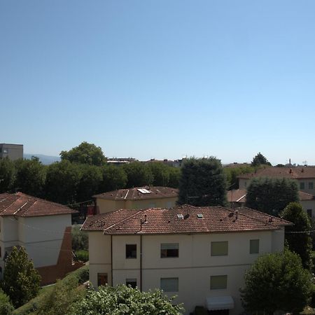 Appartamento Via Grandi - Free Gated Parking - 5 Minutes From Center Lucca Esterno foto